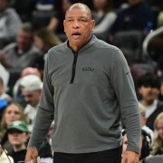 雄鹿队总经理揭秘道格·里弗斯为何至今未被解雇：今年很难